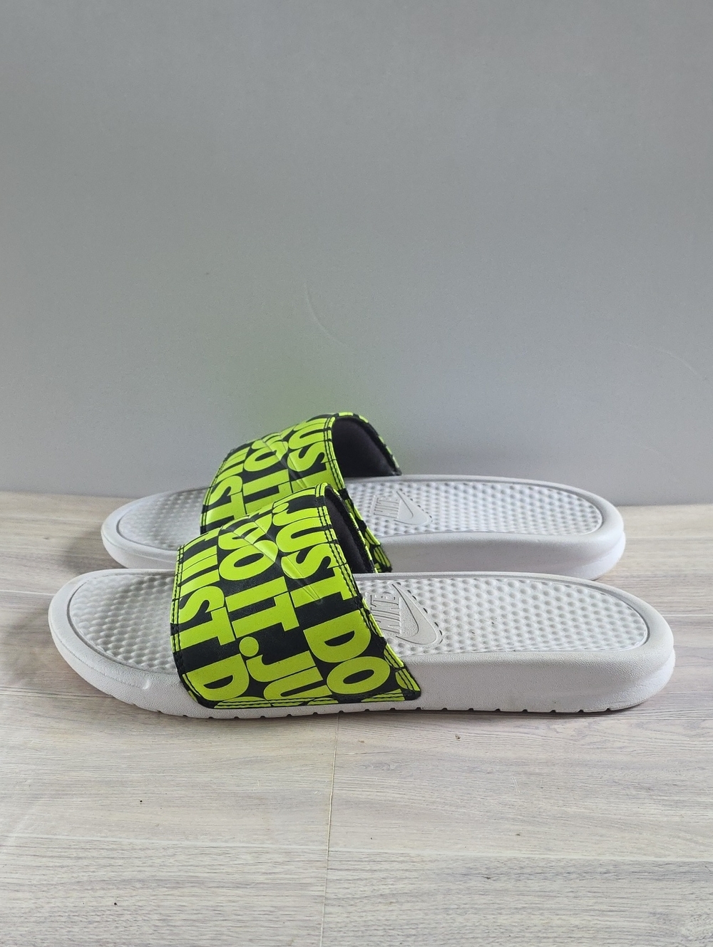 Nike Benassi Just Do It Slip On Slides Volt Green Neon Black White Men's Size 10